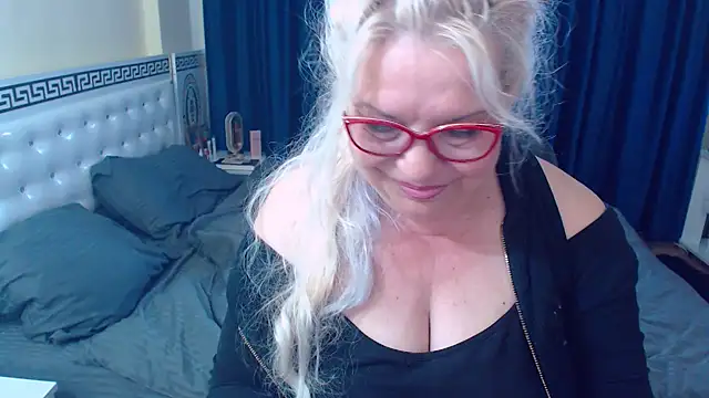 SonyaHotMilf webcam