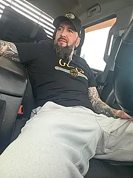 beardedtattood (Ask my age) - Watch my cock grow 😋