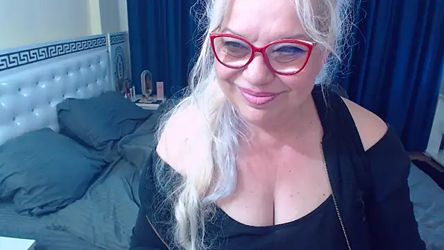 SonyaHotMilf webcam