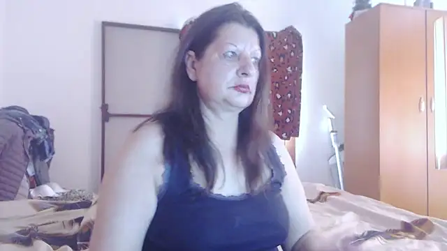 ExtasyMature live sex cam