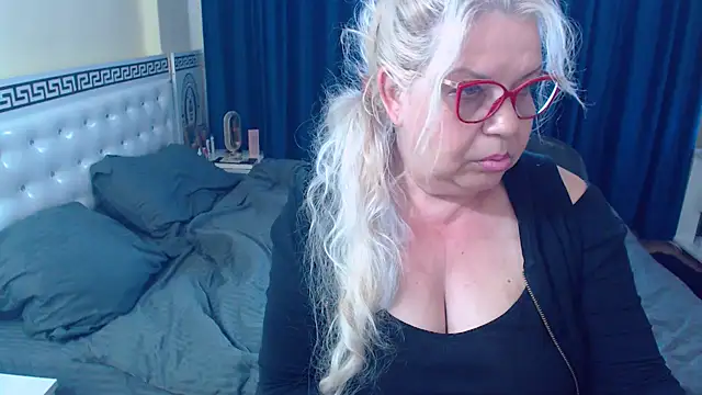SonyaHotMilf webcam