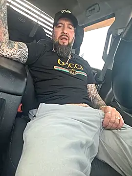 beardedtattood (Ask my age) - Watch my cock grow 😋