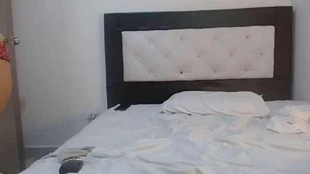 naiaratobon__ webcam