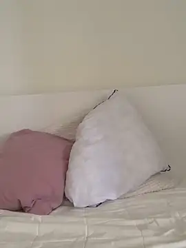 dirtymind30 (F young) - Oil pussy and as with some toy 😏