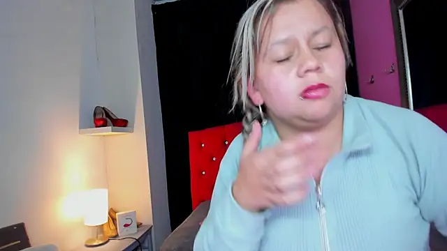 ScarletBigTitties webcam