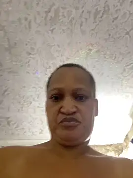 XHotJuicyBootyXX webcam