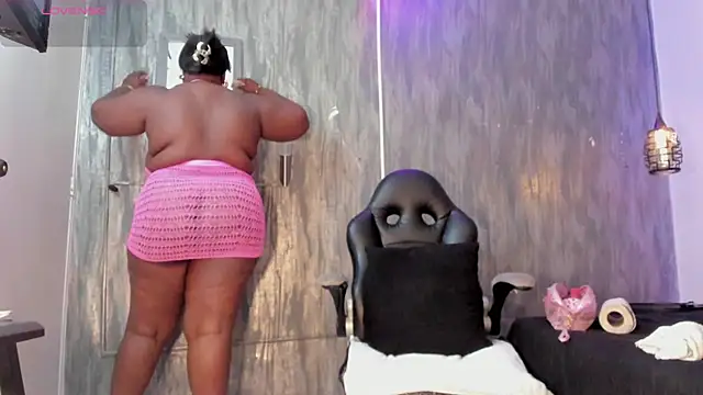 saravy_blandon (F young) - GET NAKED+ LEGS UP AND FUCK ME VERY HARD