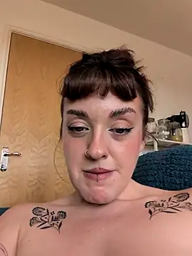 Petite_Juicy_Olive webcam