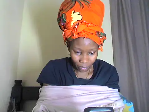 smallnaughtygirl webcam