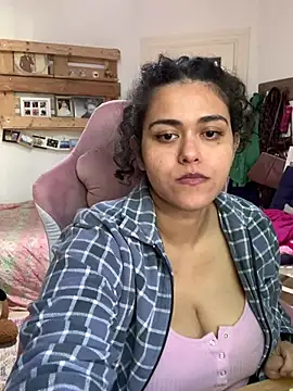 Curvydesifromgermany webcam