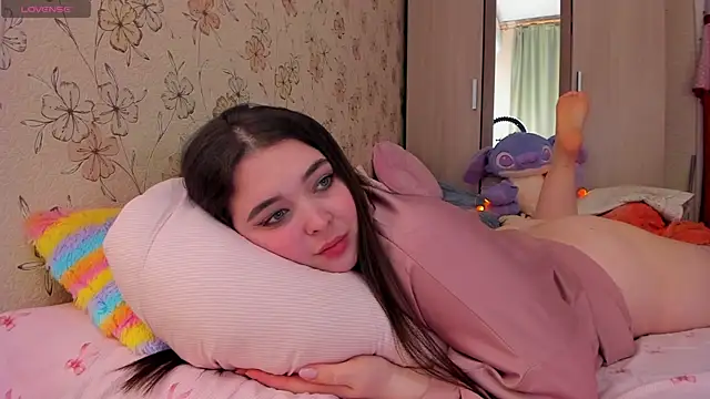 alice_next_door - Alice_next_door's free webcam - UK Sex Cams