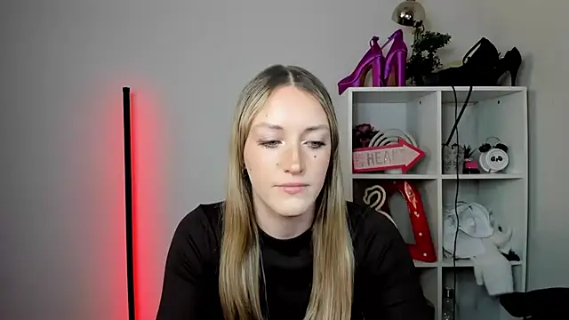 EvelynBlond webcam