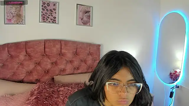 luna_velveth webcam