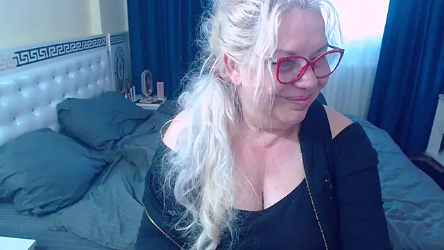 SonyaHotMilf webcam