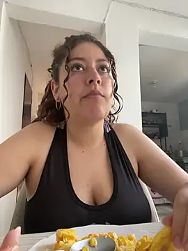 Amber_rosse_outdoors webcam