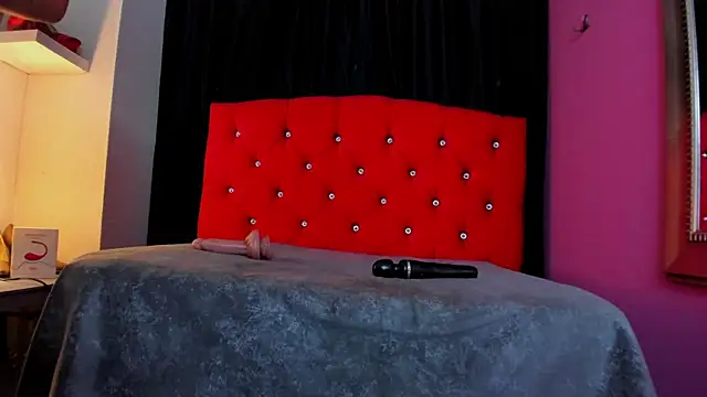 ScarletBigTitties webcam