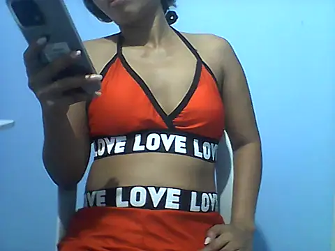 CreamyHotPussy4u webcam