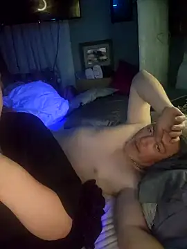 Hotredheadandtoungelasher webcam