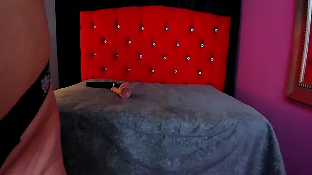 ScarletBigTitties webcam