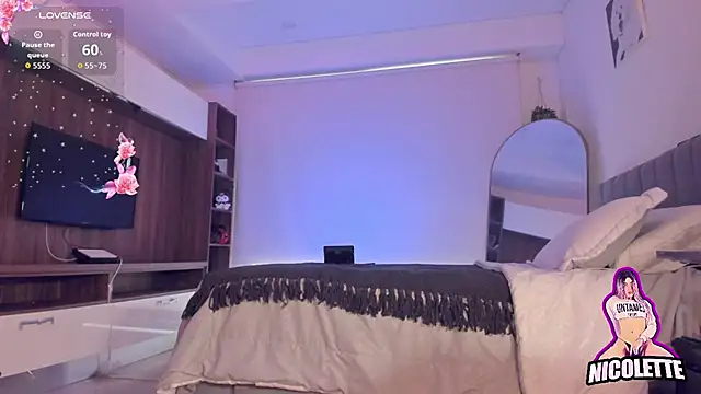 nicolette_tay's room