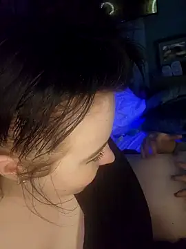 Hotredheadandtoungelasher webcam