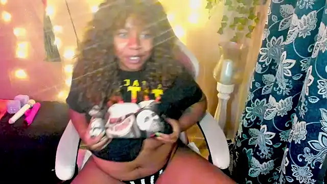 Goddess_MercedesRedd webcam