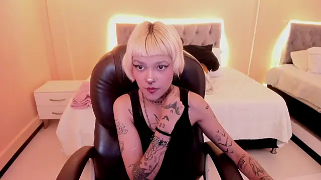 Bela_Craxkerr webcam