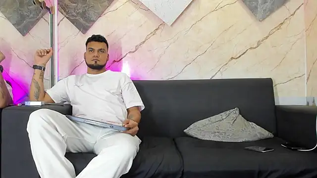 Latins_on_fire webcam