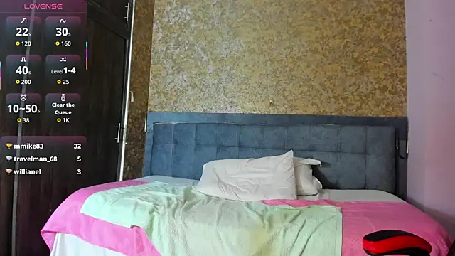 Naughtymilfx__ webcam