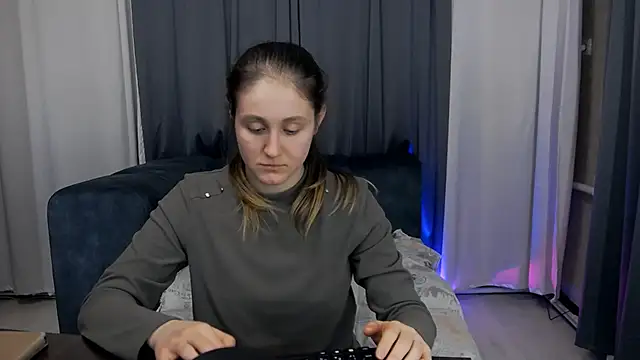 Holliy_Cooper webcam