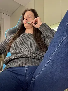 CurlyLara live sex cam