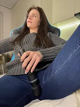 CurlyLara Live Webcam on Stripchat