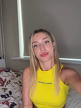 blondechiara (F young) - 🍓 Loud moans while making my ass jiggle