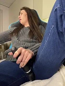 CurlyLara live sex cam