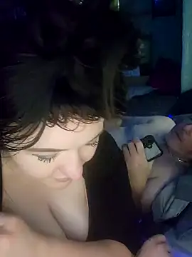 Hotredheadandtoungelasher webcam