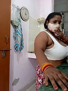 Webcam Model (CUTE-LOVE-SWEETS)  is live.Free join now!