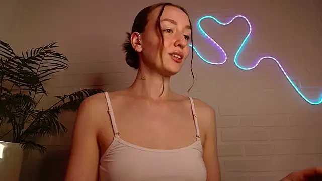 WhitePrincessLuna webcam