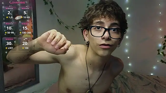 matty_sparkk (M twink) - we make our dick hard for a while