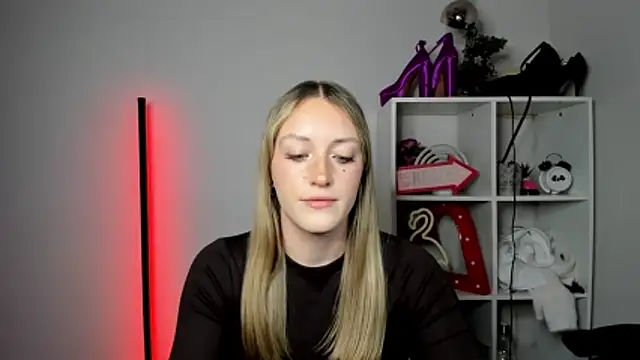 EvelynBlond webcam