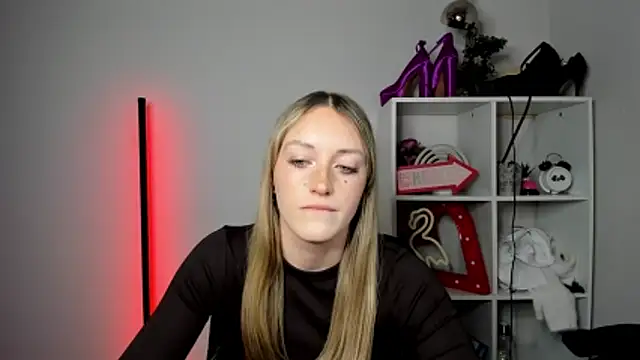 EvelynBlond webcam