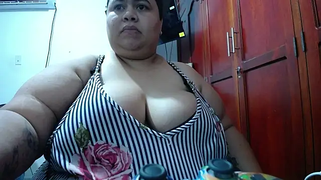 hotlesby4uxxx webcam