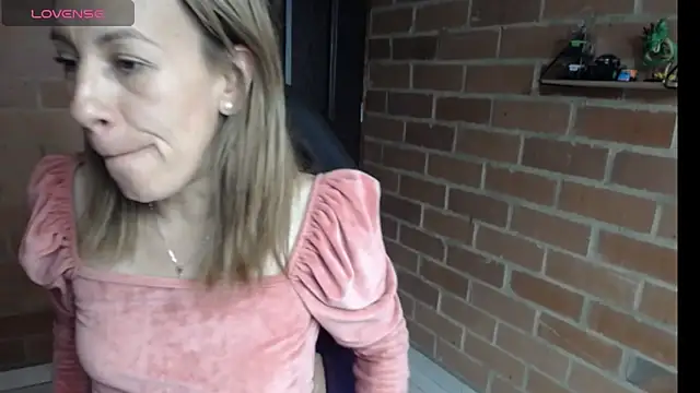 cristin_doll_ webcam