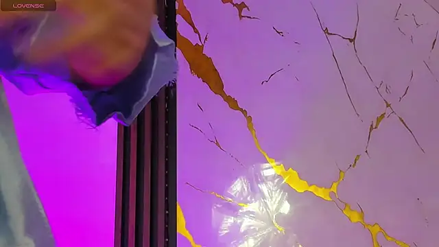 scarlet_brown_hh webcam