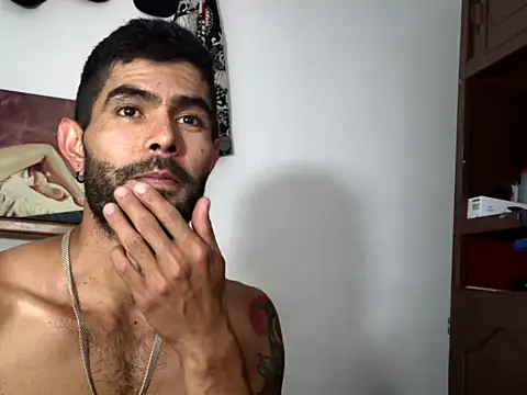 hideonbush051 webcam