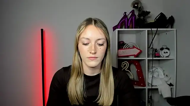 EvelynBlond webcam
