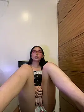 goddess_athena69 (T teen) - CUM IN PUBLIC