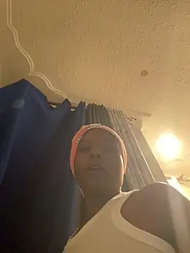 dellah27 (F young) - Finger in doggy 💦