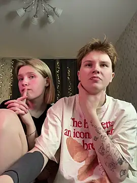 two_gerls_here webcam