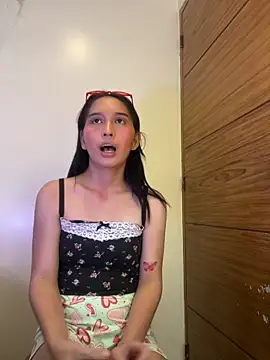 goddess_athena69 (T teen) - CUM IN PUBLIC