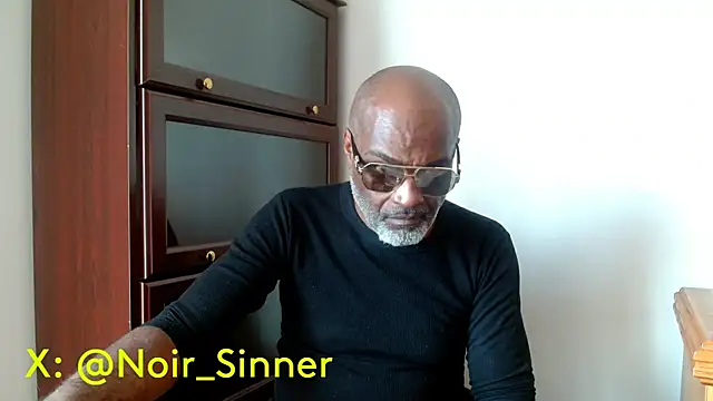 sinnernoir (M mature) - stand and stroke